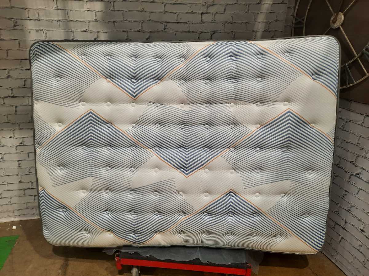 Sealy Posturepedic® Plus Maeve Euro Pillow Top 15.5 Inch - Full/Plush - Gallery Image 3